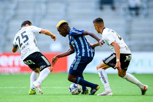 Djurgårdens Joel Asoro i en kamp mot Örebros Nordin
