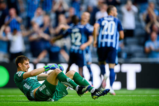 Örebros målvakt Bobby Allain deppar
