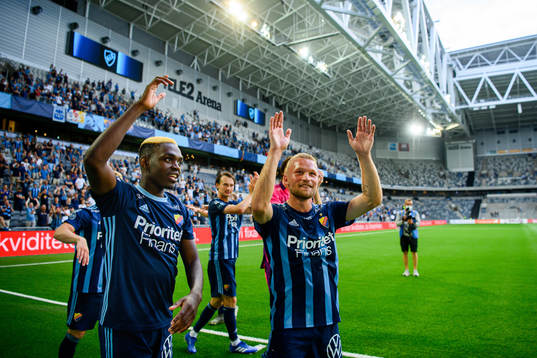 Djurgårdens Joel Asoro och Nicklas Bärkroth jublar
