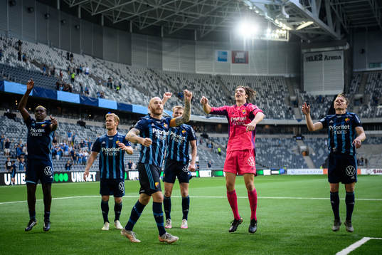 Djurgårdens Magnus Eriksson och målvakt Jacob Widell