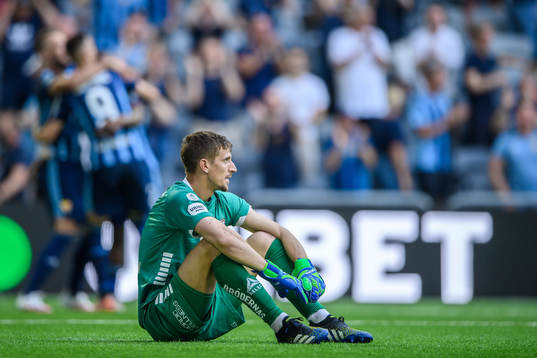 Örebros målvakt Bobby Allain deppar