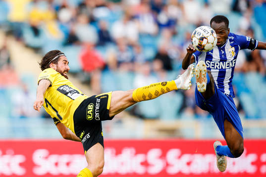Elfsborgs Frederik Holst och IFK Göteborgs Alhassan Yusuf