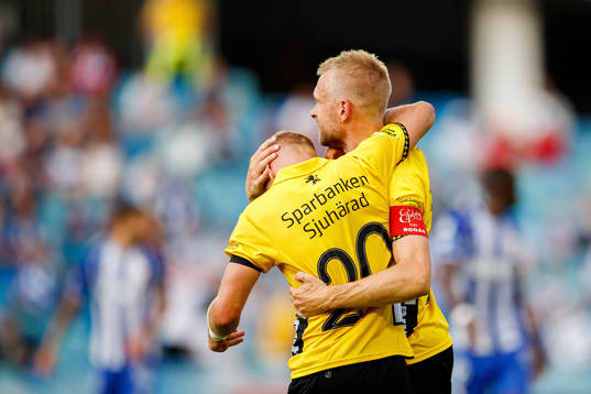 Elfsborgs Johan Larsson och Simon Strand jublar