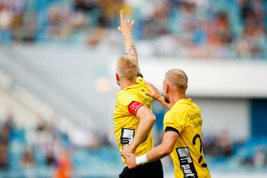 Elfsborgs Johan Larsson och Simon Strand jublar