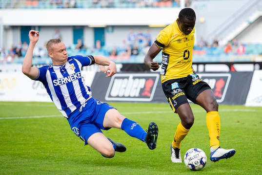 IFK Göteborgs Kolbeinn Sigthorsson och Elfsborgs Maudo