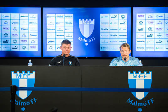 Jon Dahl Tomasson, head coach and Oscar Lewicki