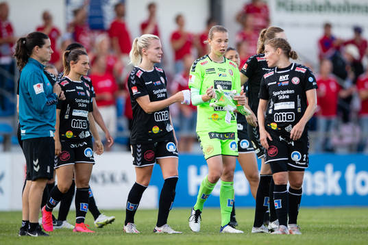 Kristianstads målvakt Melina Loeck deppar