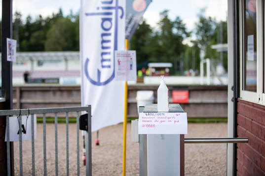 Skylt om att använda handsprit