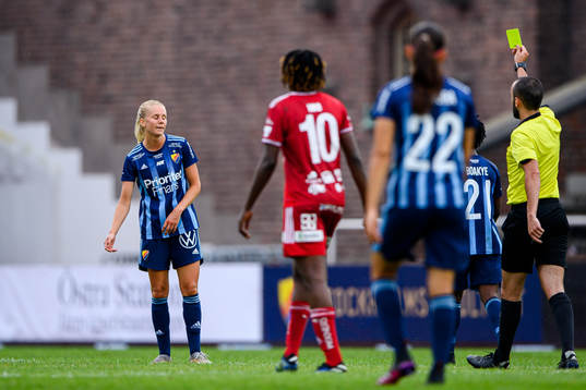 Djurgårdens Nellie Lilja får en varning