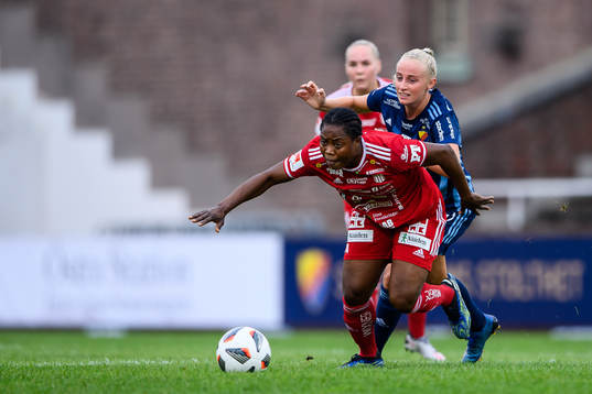 Piteås Faith Ikidi Michael och Djurgårdens Hanna Stokki