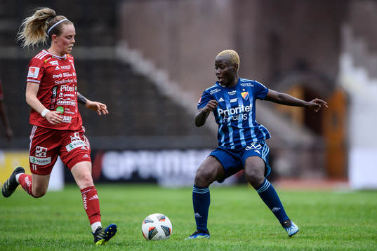Piteås Cecilia Edlund och Djurgårdens Elizabeth Addo