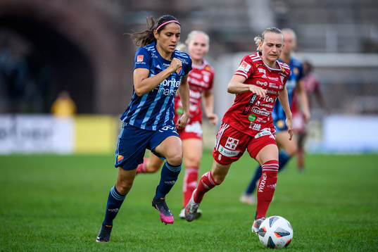 Djurgårdens Daniela Zamora och Piteås Sofia Wännerdahl