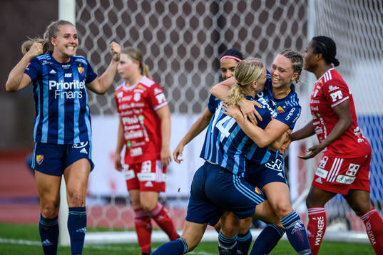 Djurgårdens Sara Olai jublar