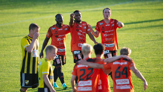 Karlskrona jublar i matchen i division 2 mellan iFK