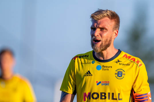 Ängelholms Robin Nilsson reagerar