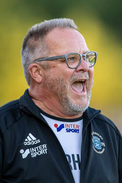 Ängelholms tränare Roar Hansen reagerar