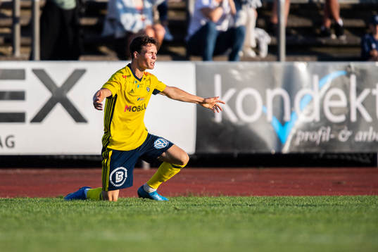 Ängelholms Filip Sjöberg reagerar på ett domslut