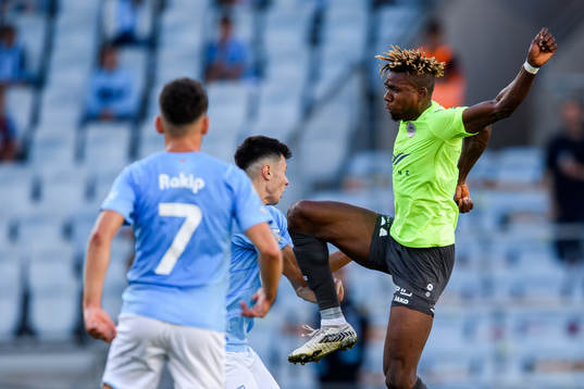 Yunusa Owolabi Muritala of Riga against Anel Ahmedhodzic of