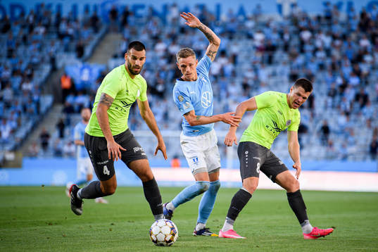 Sören Rieks of Malmö FF against Milos Vranjanin and