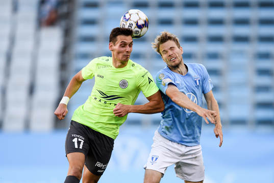 Vladislavs Fjodorovs of Riga and Oscar Lewicki of Malmö FF