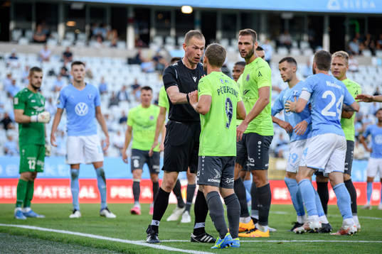 Referee Kaarlo Oskari Hämäläinen and Armands Petersons