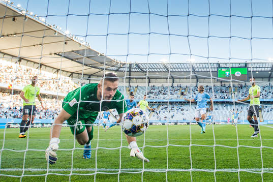 Antonio Colak of Malmö FF scores the 1-0 goal against