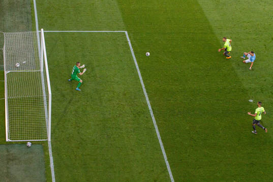 Antonio Colak of Malmö FF scores the 1-0 goal against