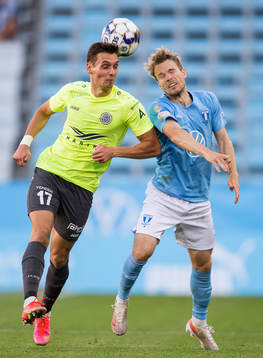 Vladislavs Fjodorovs of Riga and Oscar Lewicki of Malmö FF