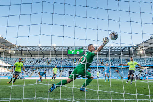 Antonio Colak of Malmö FF scores the 1-0 goal against