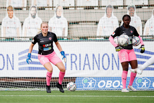Rosengårds målvakt Meja Johnson och målvakt Angel Mukasa