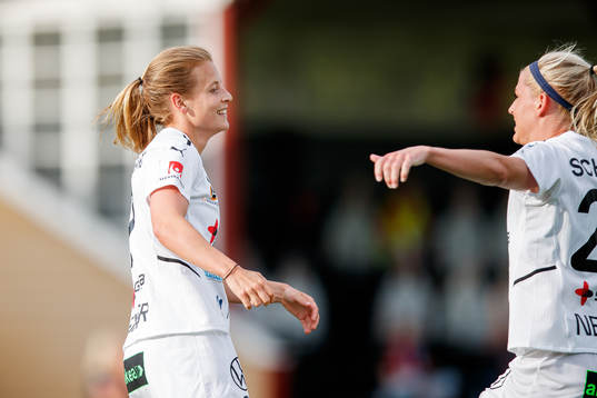 Rosengårds Anna Anvegård jublar