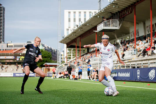 Växjös Emma Pennsäter  och Rosengårds Olivia Schough