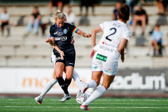 Rosengårds Emma Berglund och Växjös Emmi Alanen