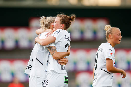 Rosengårds Nathalie Björn och Emma Berglund jublar