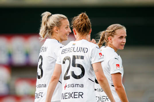 Rosengårds Nathalie Björn och Emma Berglund jublar