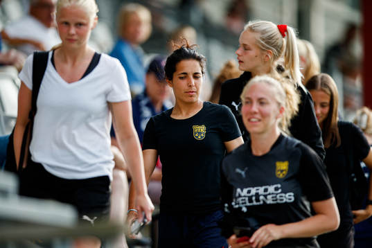 Spelare från Umeå IK på läktarplats