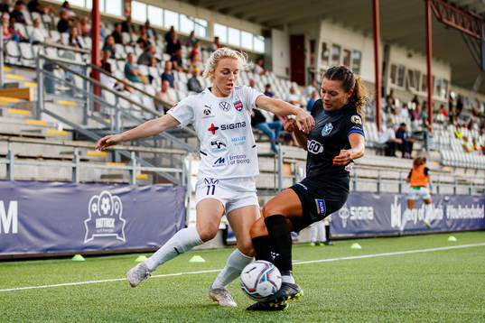 Rosengårds Mimmi Larsson och Växjös Madeline Gotta