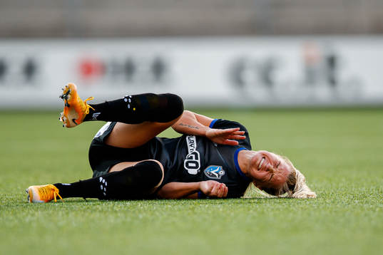 Växjös Amanda Johnsson Haahr har ont