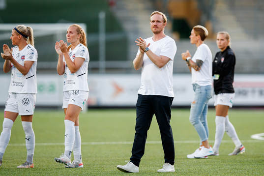 Rosengårds tränare Jonas Eidevall tackar publiken