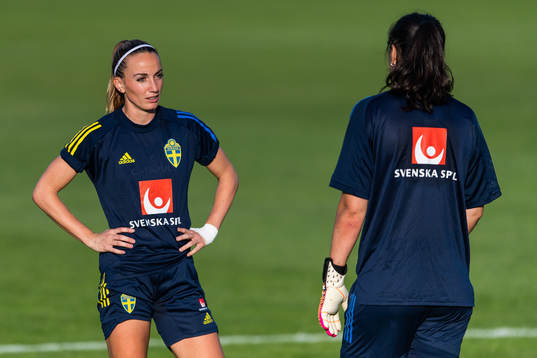 Kosovare Asllani och målvakt Zecira Musovic