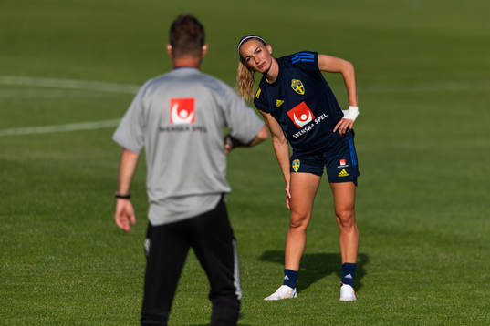Förbundskapten Peter Gerhardsson och Kosovare Asllani