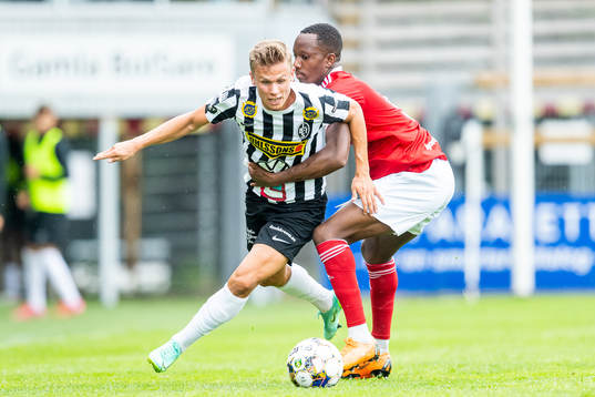 Landskronas Oscar Petersson mot B93s Marcus Korang