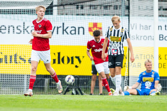 B93s Jeppe Erenbjerg jublar