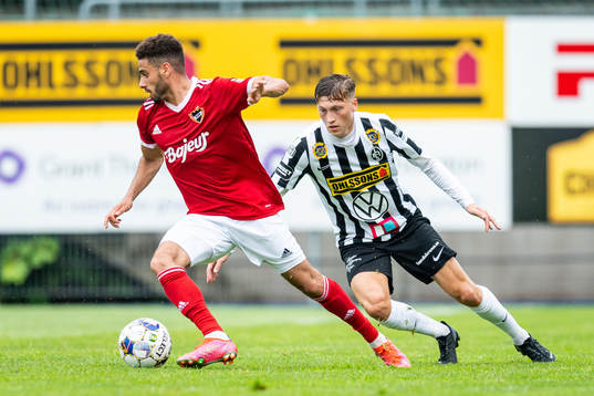 B93s Souheib Dhaflaoui mot Landskronas Kevin Jensen