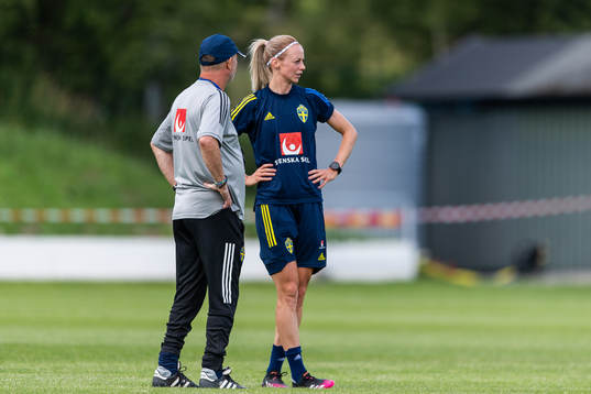 Förbundskapten Peter Gerhardsson och Amanda Ilestedt