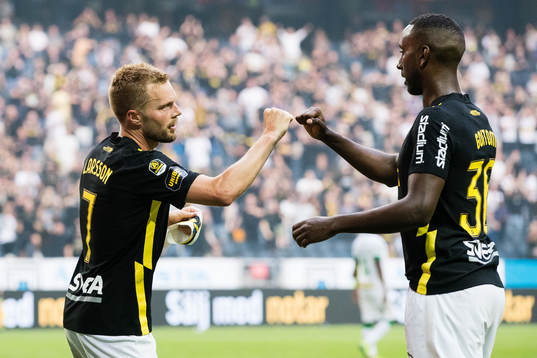 s Sebastian Larsson och Henok Goitom jublar