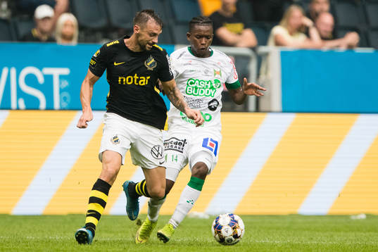 s Filip Rogic  och Varbergs Adama Fofana