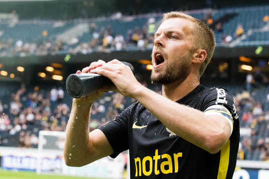 s Sebastian Larsson