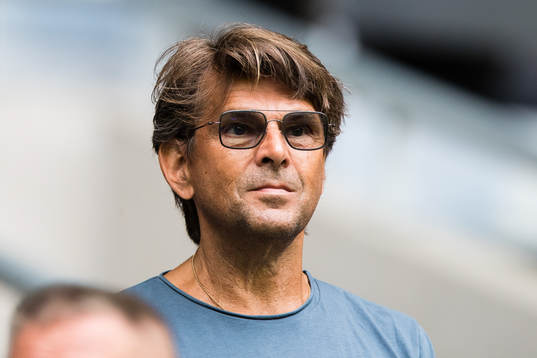 Niklas Strömstedt på läktaren