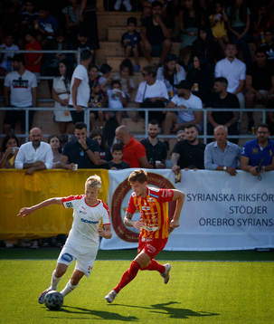 Assyriskas Marcus Linday och Örebro Syrianskas Viktor